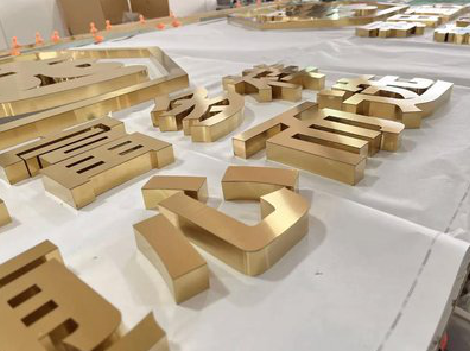 建宁拉丝不锈钢字的特点。