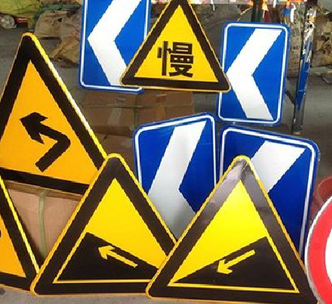 建宁标识标牌中颜色的确定是很重要的。